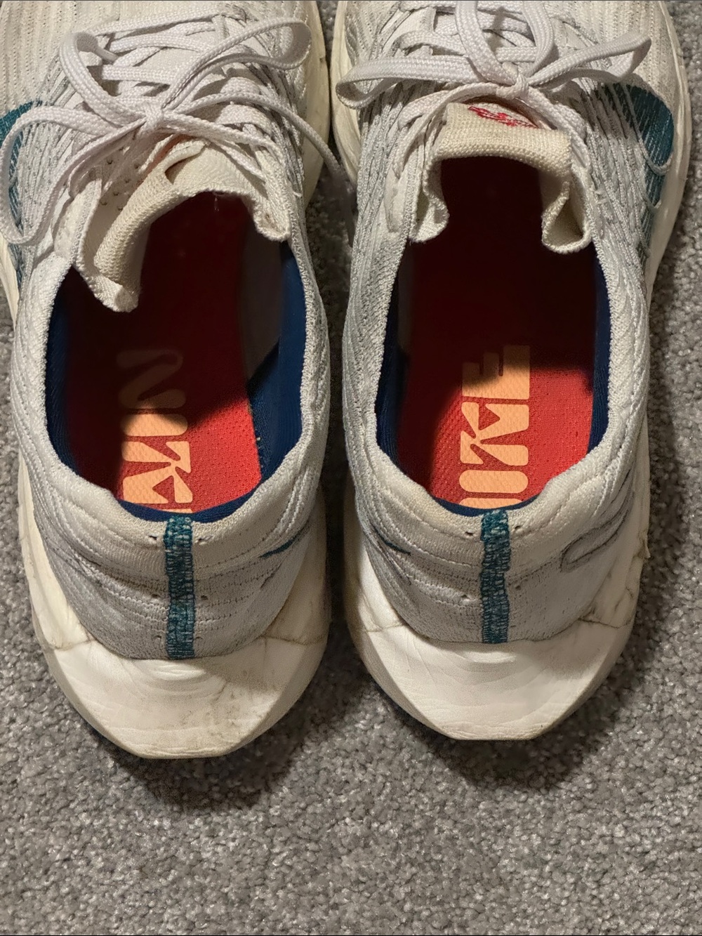Nike Men’s Gray/Teal Athletic Running Shoes - Picture 4 of 5